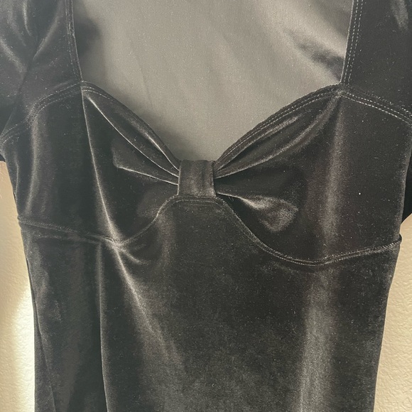 Hollister Black Velvet Long Sleeve Sweatheart Crop Top Vampy Goth Romantic Sz XS - Picture 3 of 7